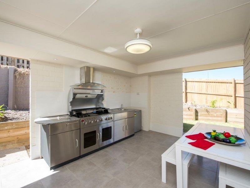 9 Peter Corones Drive, Kirkwood QLD 4680