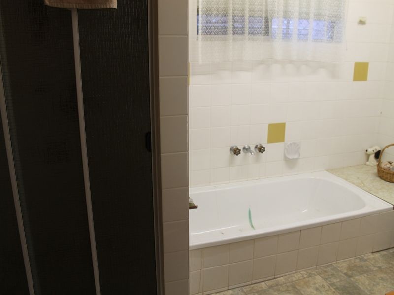 34 Amaroo Street, Boyne Island QLD 4680