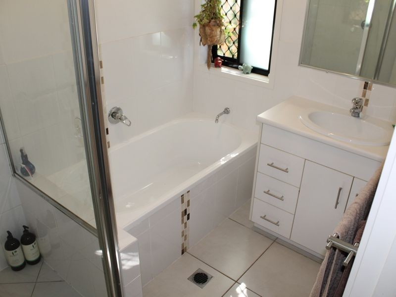 8 Hoddinott Close, Tannum Sands QLD 4680