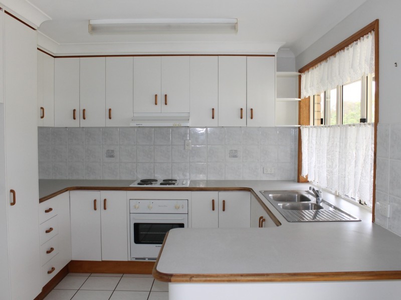 17 Curtis Avenue, Boyne Island QLD 4680