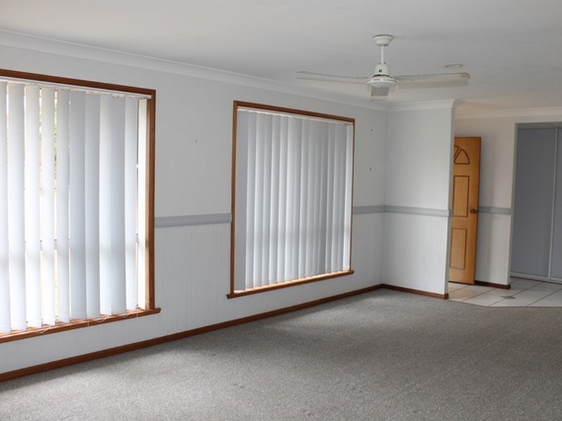 17 Curtis Avenue, Boyne Island QLD 4680