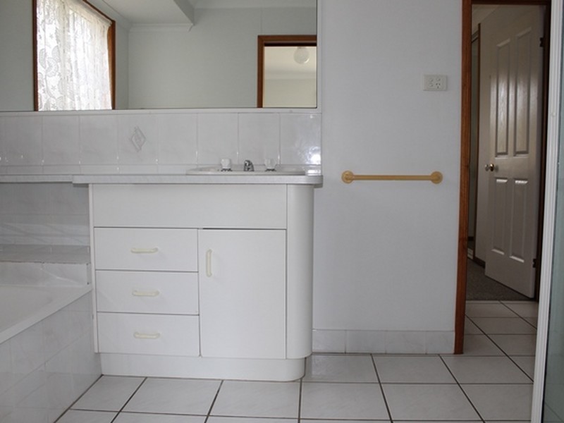 17 Curtis Avenue, Boyne Island QLD 4680