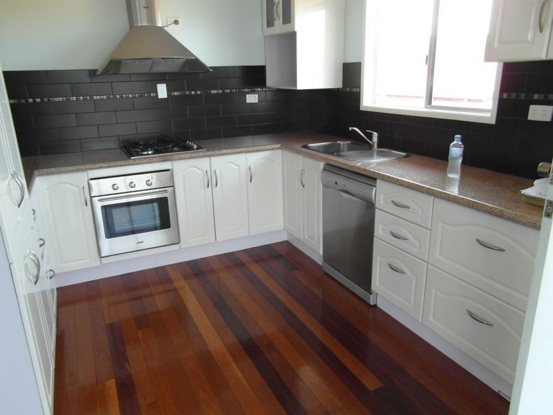 8 AMAROO STREET, Boyne Island QLD 4680