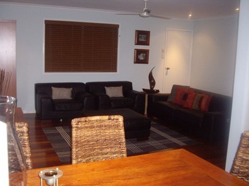 8 AMAROO STREET, Boyne Island QLD 4680