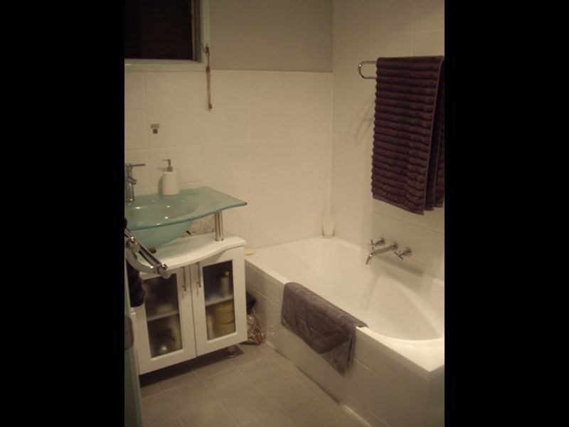 8 AMAROO STREET, Boyne Island QLD 4680