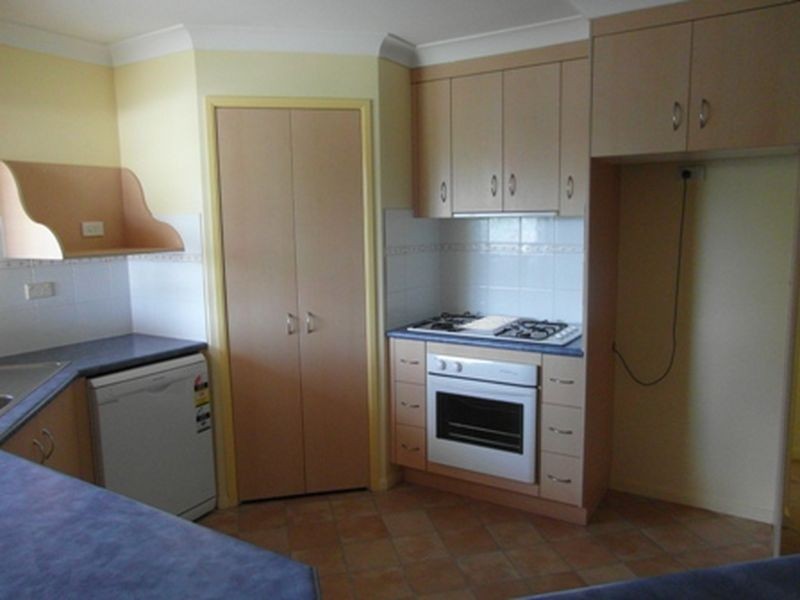 2/5 LAWREN COURT, Tannum Sands QLD 4680