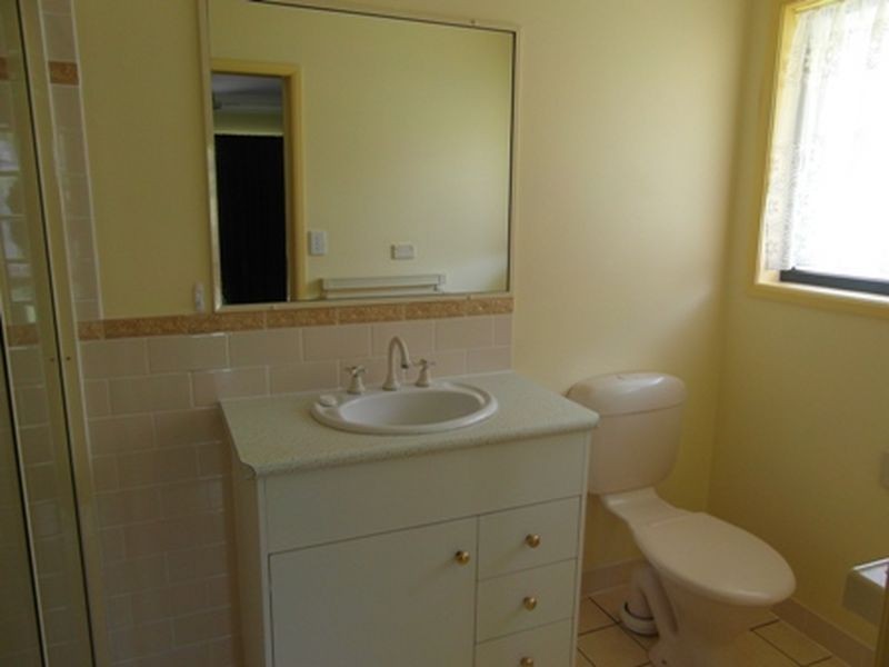 2/5 LAWREN COURT, Tannum Sands QLD 4680