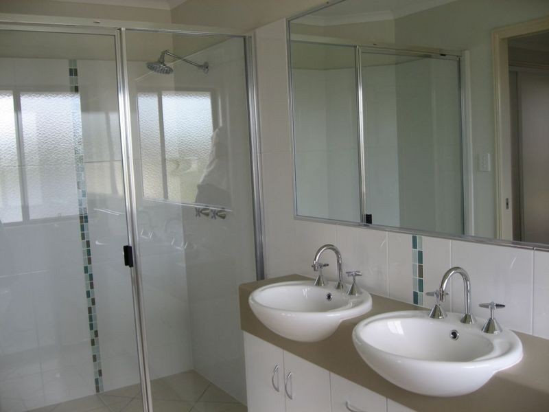 2 BESSIE COURT, Boyne Island QLD 4680