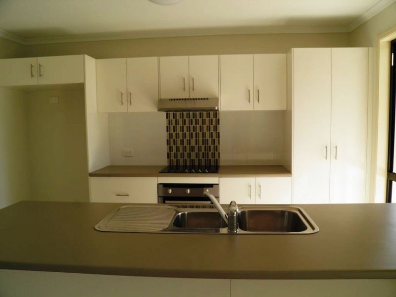 2 BESSIE COURT, Boyne Island QLD 4680