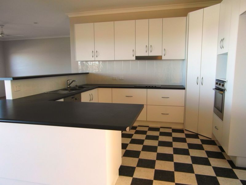 13 JENNY LIND, Boyne Island QLD 4680