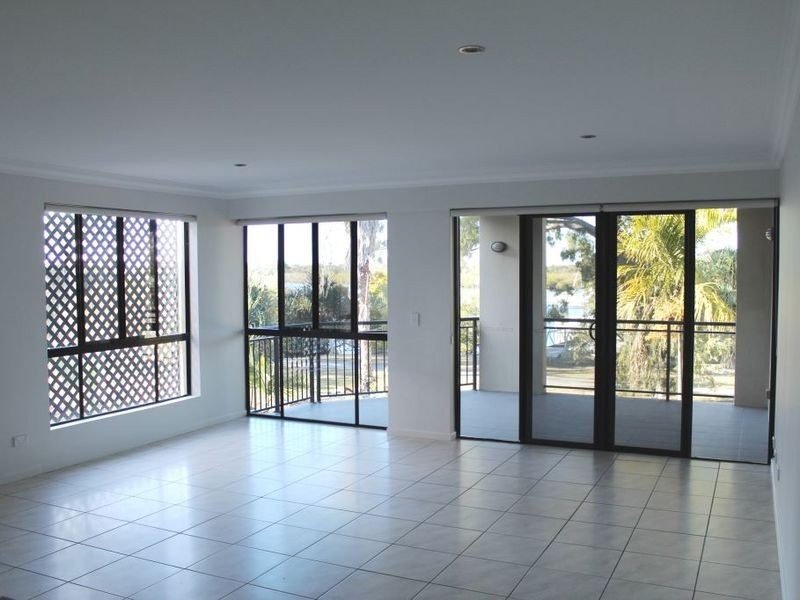 4/8a WYNDHAM AVENUE, Boyne Island QLD 4680
