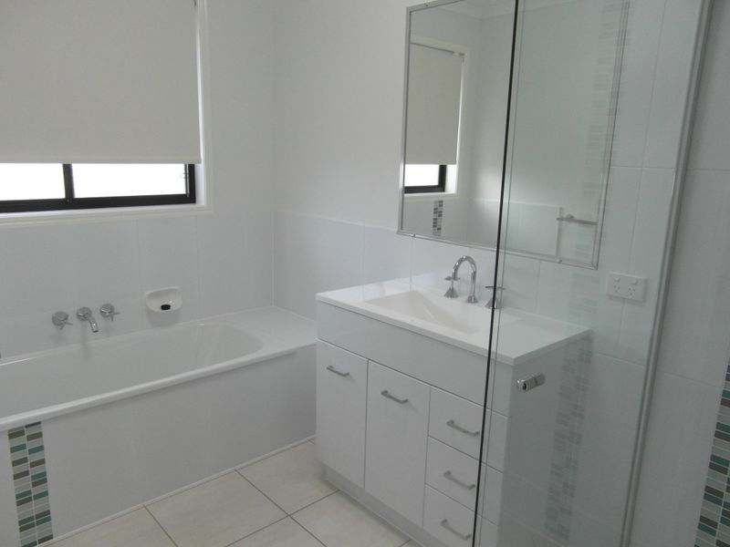 66 WYNDHAM AVENUE, Boyne Island QLD 4680