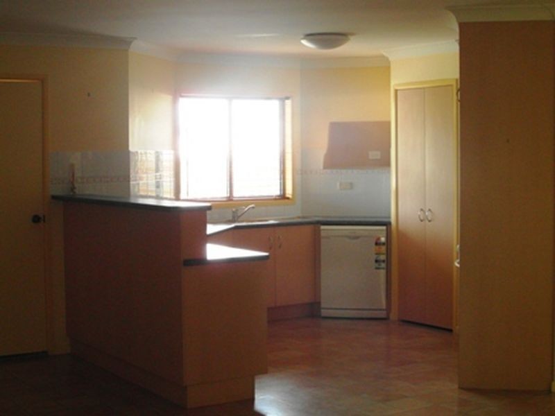 2/5 LAWRENCE COURT, Tannum Sands QLD 4680