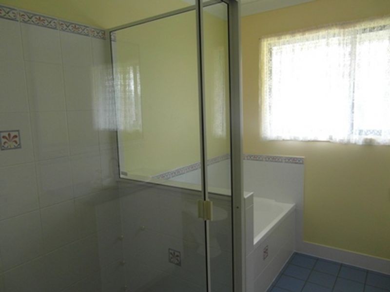 2/5 LAWRENCE COURT, Tannum Sands QLD 4680