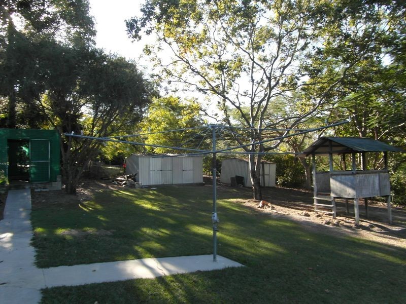 32 HELEN CRESCENT, Wurdong Heights QLD 4680