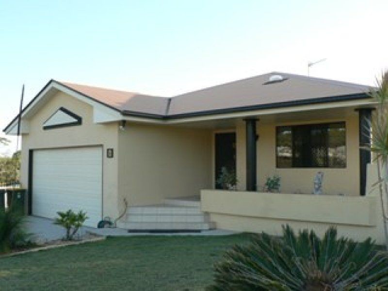 7 CURTIS AVENUE, Boyne Island QLD 4680
