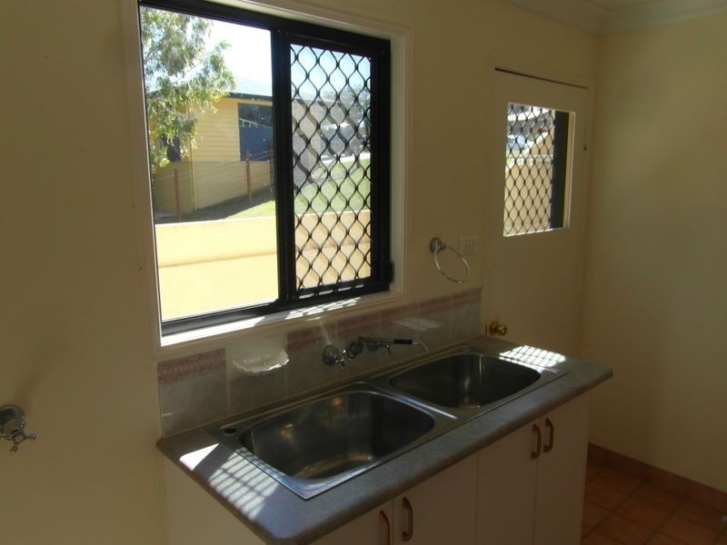 7 CURTIS AVENUE, Boyne Island QLD 4680