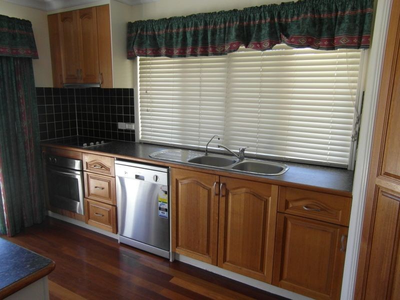 7 CURTIS AVENUE, Boyne Island QLD 4680