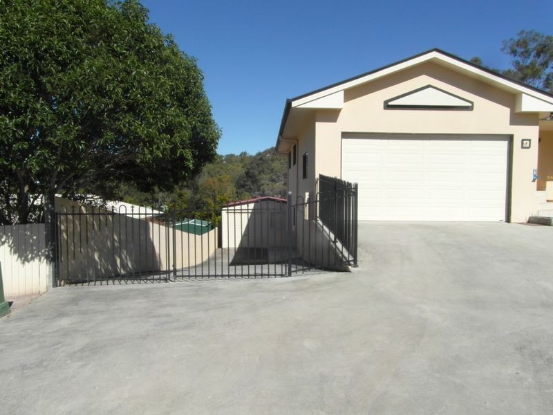 7 CURTIS AVENUE, Boyne Island QLD 4680