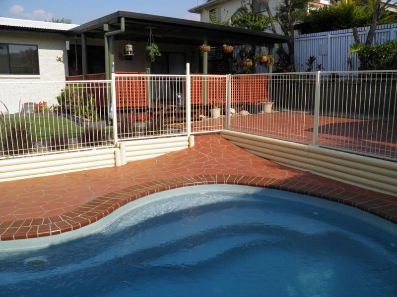 12 BRIN STREET, Boyne Island QLD 4680