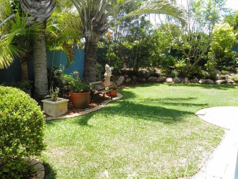 51 BOOTH AVENUE, Tannum Sands QLD 4680