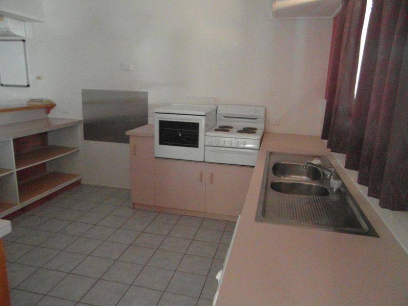 27 ISLAND ESPLANADE, Boyne Island QLD 4680