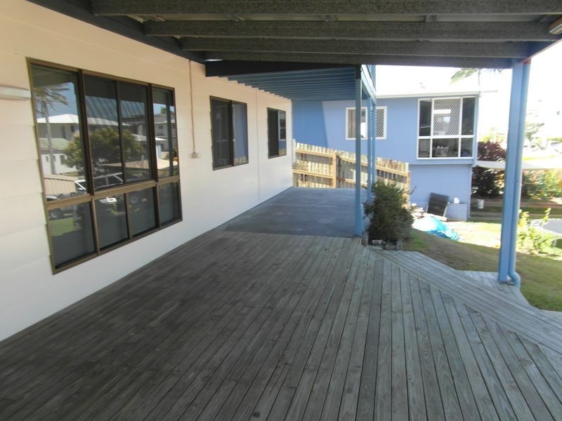 27 ISLAND ESPLANADE, Boyne Island QLD 4680