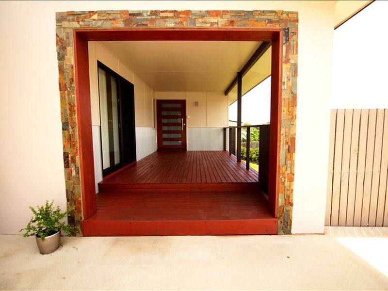 16 CREST AVENUE, Boyne Island QLD 4680