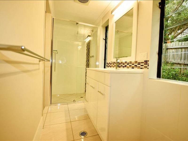 16 CREST AVENUE, Boyne Island QLD 4680