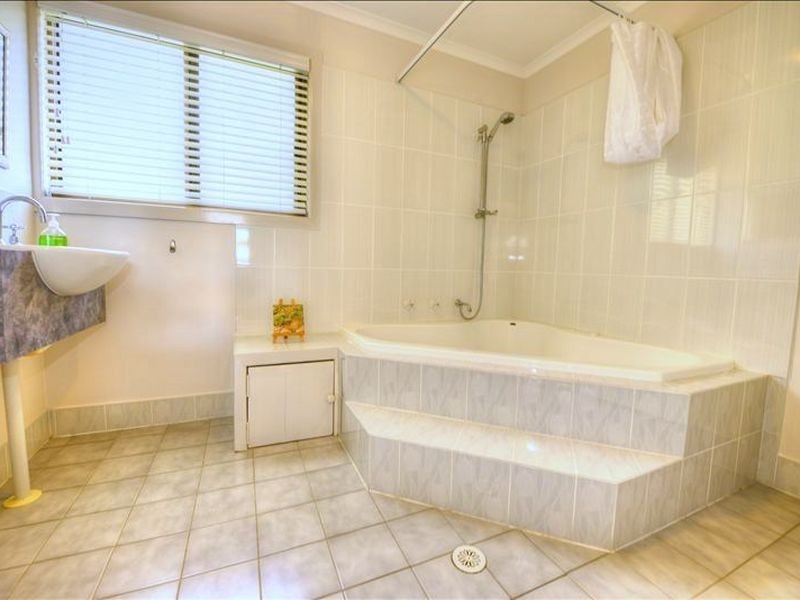 16 CREST AVENUE, Boyne Island QLD 4680
