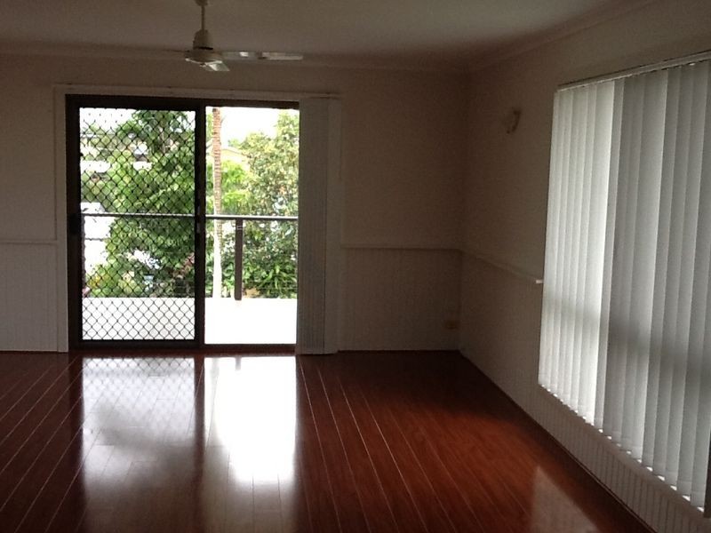 16 CREST AVENUE, Boyne Island QLD 4680