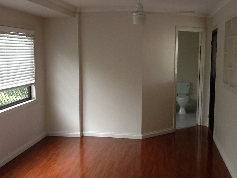 16 CREST AVENUE, Boyne Island QLD 4680