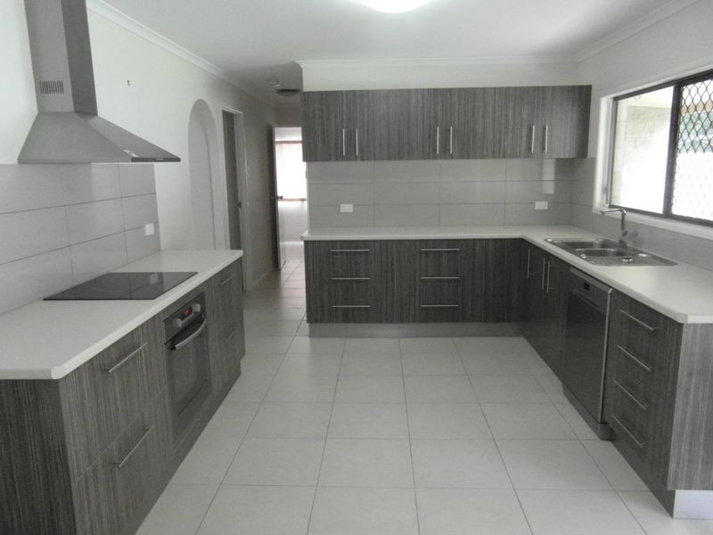 27 LATROBE STREET, Tannum Sands QLD 4680