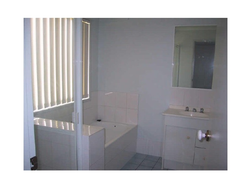 5 Curtis Avenue, Boyne Island QLD 4680