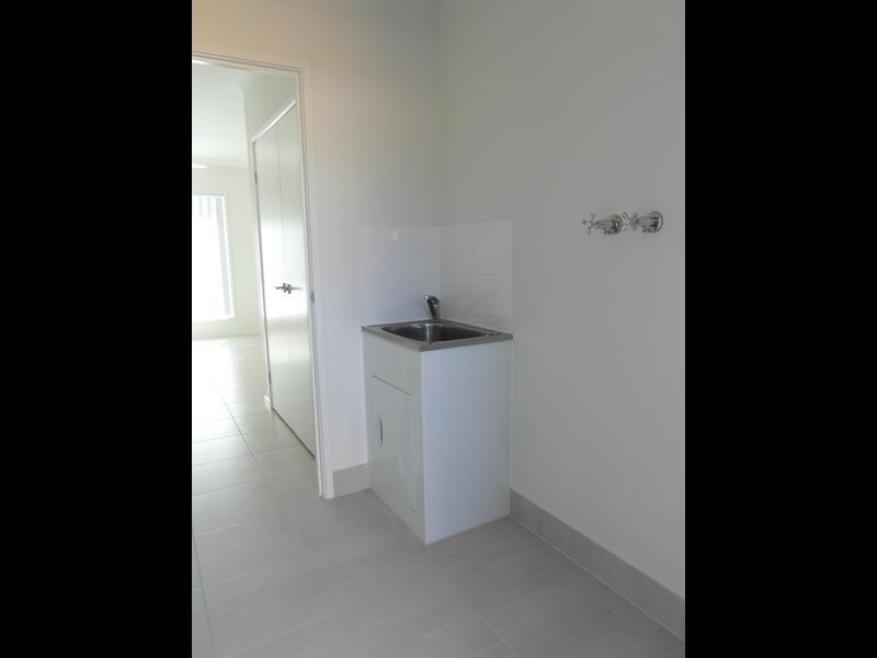 33 LILYVALE ESPLANADE, Boyne Island QLD 4680