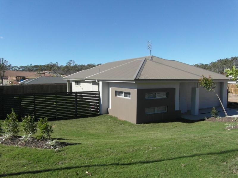 33 LILYVALE ESPLANADE, Boyne Island QLD 4680
