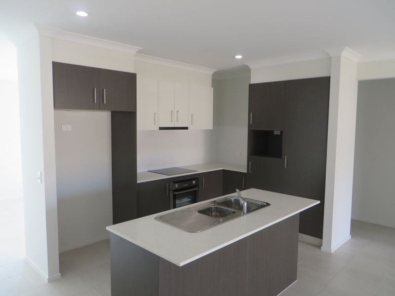 43 CLOVER CRESCENT, Boyne Island QLD 4680