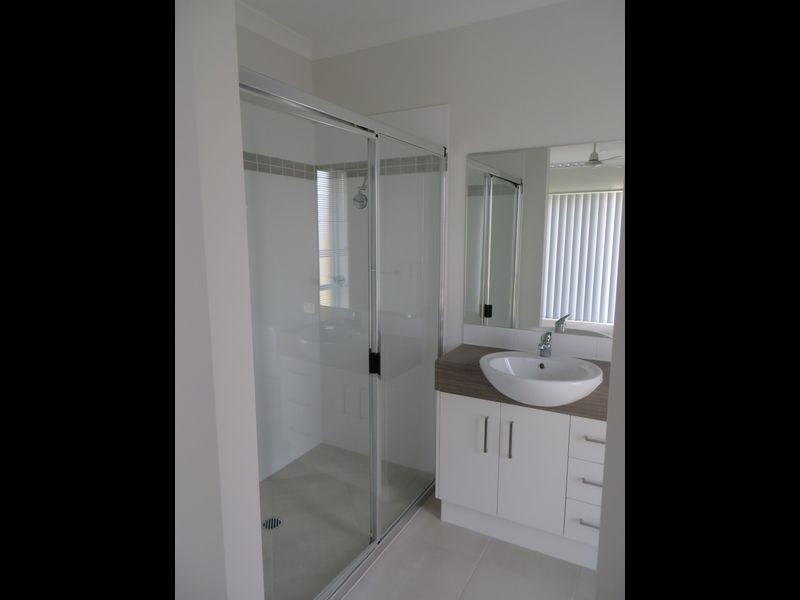 43 CLOVER CRESCENT, Boyne Island QLD 4680