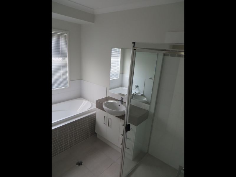 43 CLOVER CRESCENT, Boyne Island QLD 4680