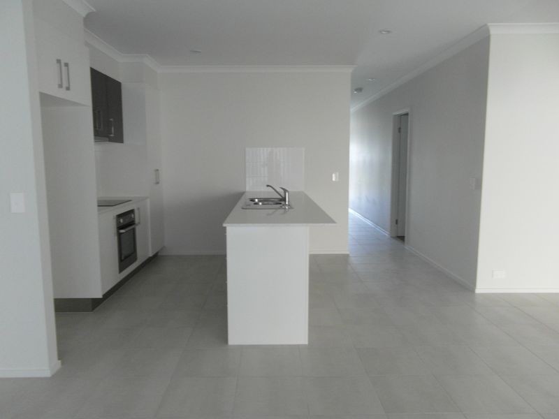 10 CLOVER CRESCENT, Boyne Island QLD 4680