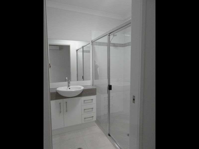 10 CLOVER CRESCENT, Boyne Island QLD 4680