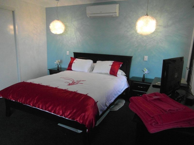 16 CHAUVEL COURT, Boyne Island QLD 4680