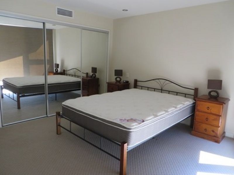 2/2 THE PROMENADE, Boyne Island QLD 4680