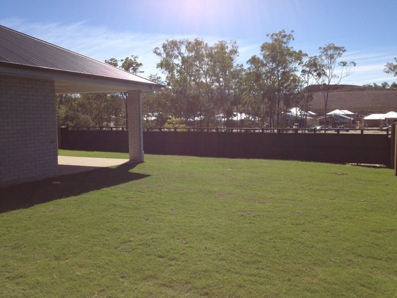 21 CLOVER CRESCENT, Boyne Island QLD 4680