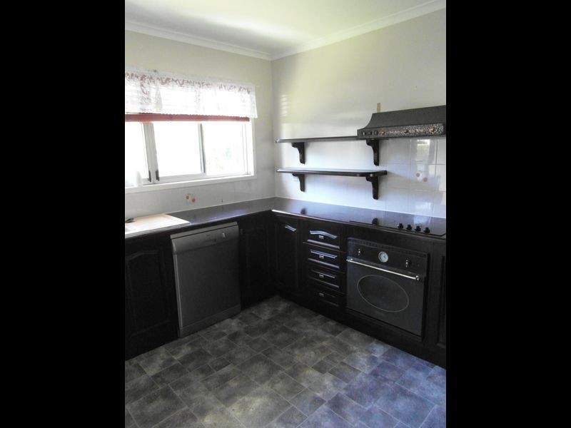 11 ALKINA CRESCENT, Boyne Island QLD 4680