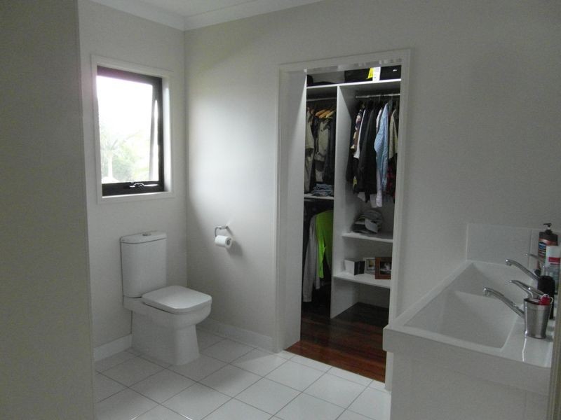 16 ORANA AVENUE, Boyne Island QLD 4680