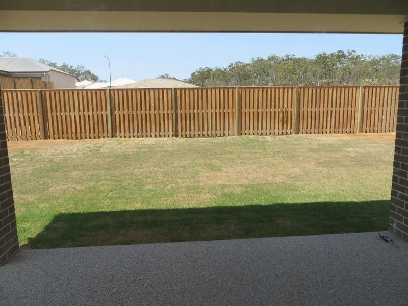 8 CORIMBA PARADE, Boyne Island QLD 4680