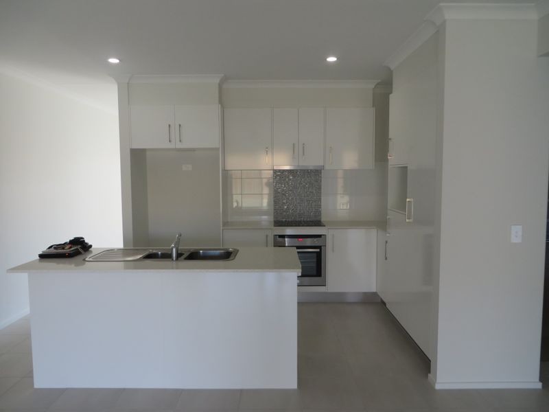 8 CORIMBA PARADE, Boyne Island QLD 4680