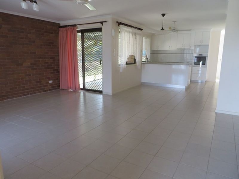 16 PLEASANT AVENUE, Tannum Sands QLD 4680