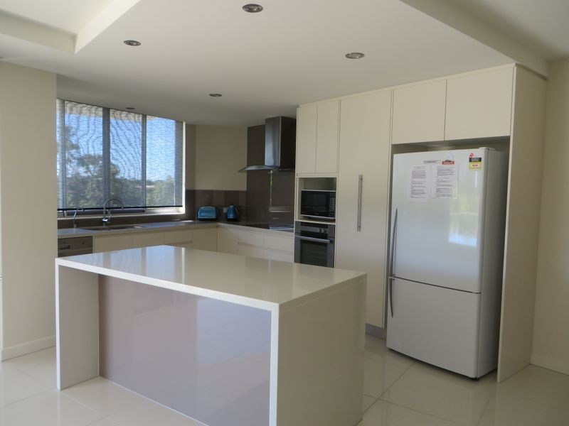10/2 THE PROMENADE, Boyne Island QLD 4680